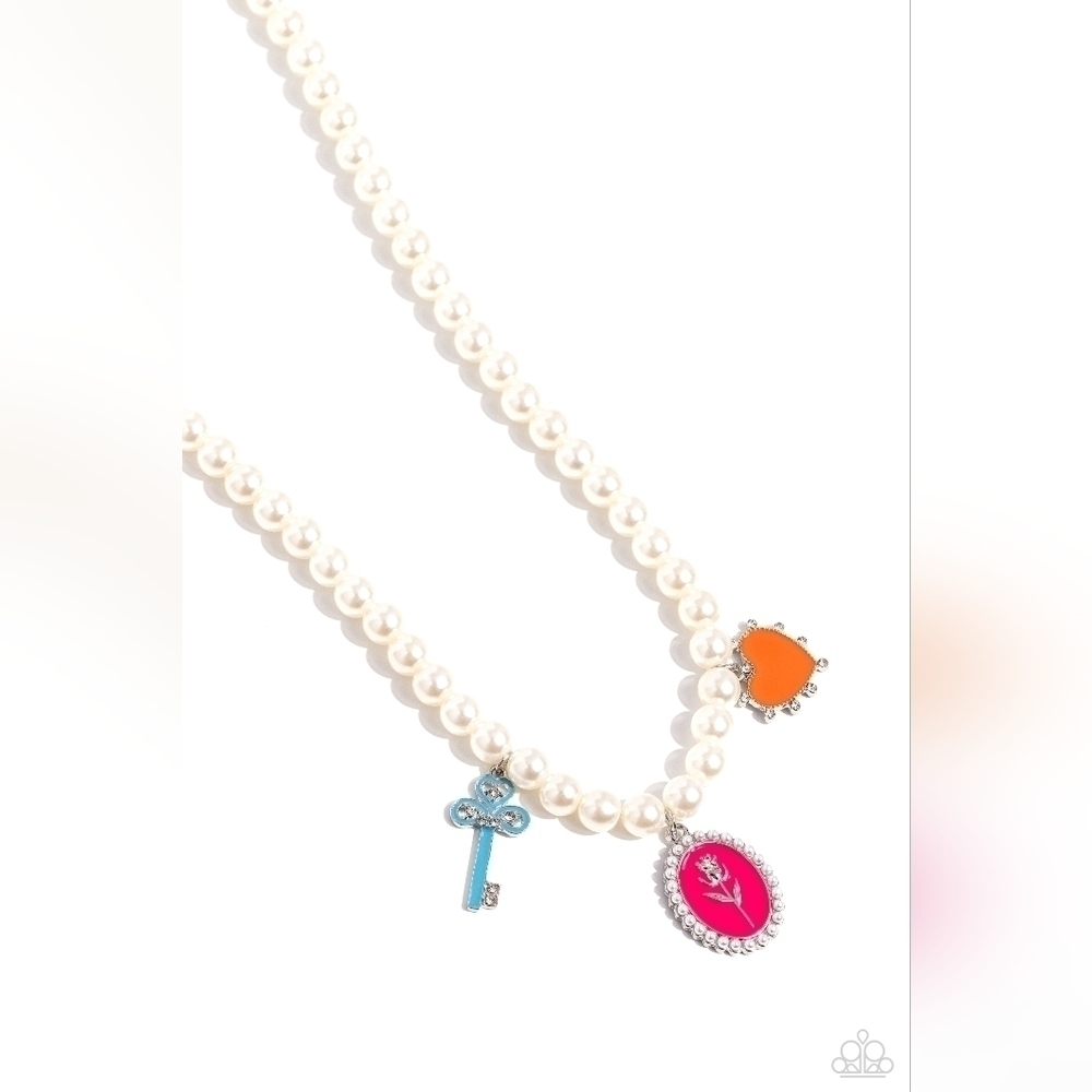 Charm necklace set